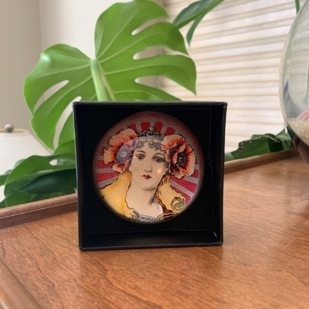 VINTAGE TOZAI ART NOUVEAU GIRL PAPERWEIGHT  IOB